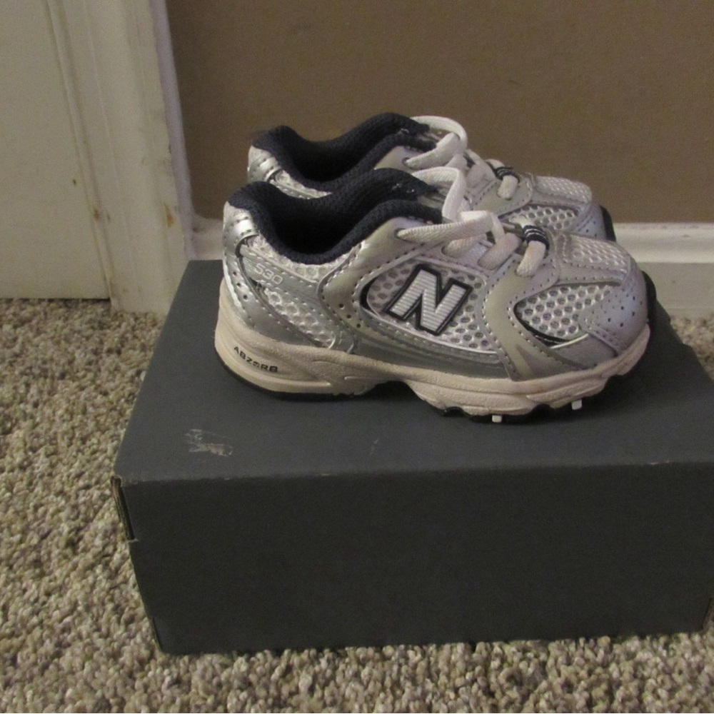 New Balance 530 Bungee Infant Size 5 - Silver/White/Navy